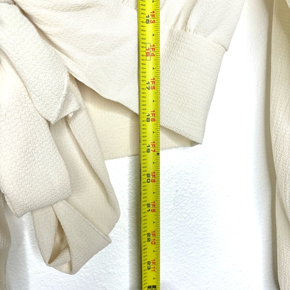 Fashion nova medium cream colored cropped top - Picture 6 of 6